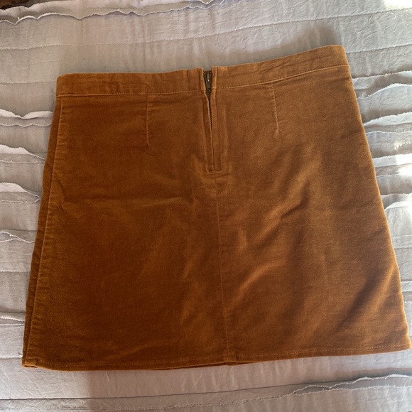 Brandy Melville Scalloped skirt camel beige size small - Picture 4 of 5